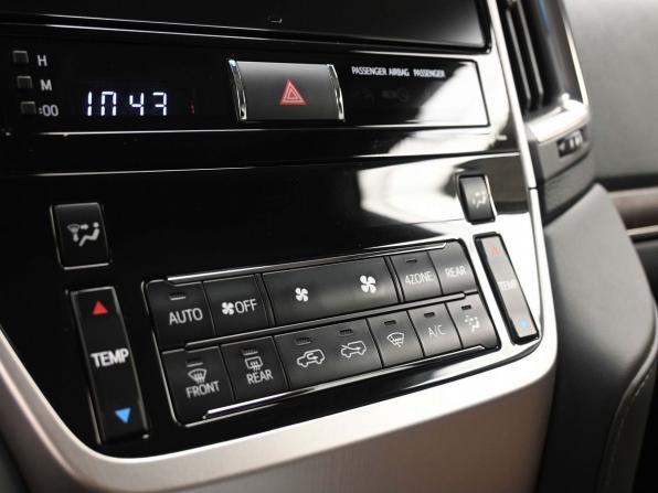 Toyota Land Cruiser 200 Series Рестайлинг 2 с пробегом 2020 года, цена 7 949 000 рублей, 55382 км, внедорожник, Автокод Объявления
