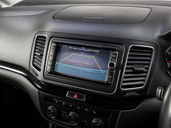 Volkswagen Sharan II Рестайлинг с пробегом 2016 года, цена 1 629 000 рублей, 109770 км, минивэн, Автокод Объявления