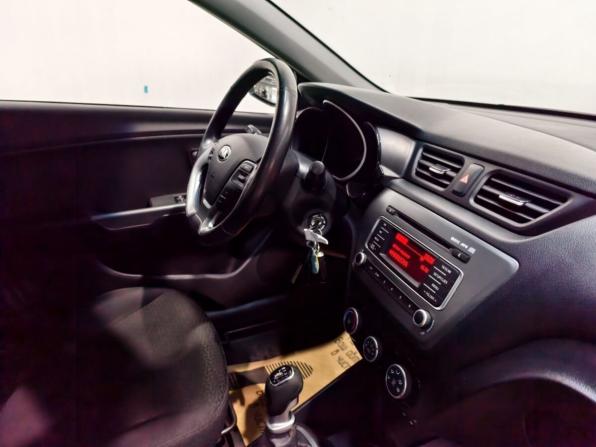 Kia Rio III Рестайлинг с пробегом 2015 года, цена 1 095 000 рублей, 100027 км, седан, Автокод Объявления