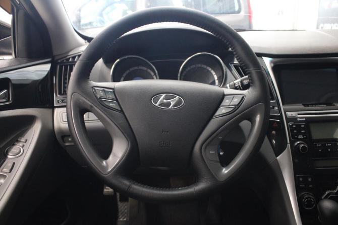 Hyundai Sonata VI (YF) с пробегом 2010 года, цена 1 049 000 рублей, 235000 км, седан, Автокод Объявления