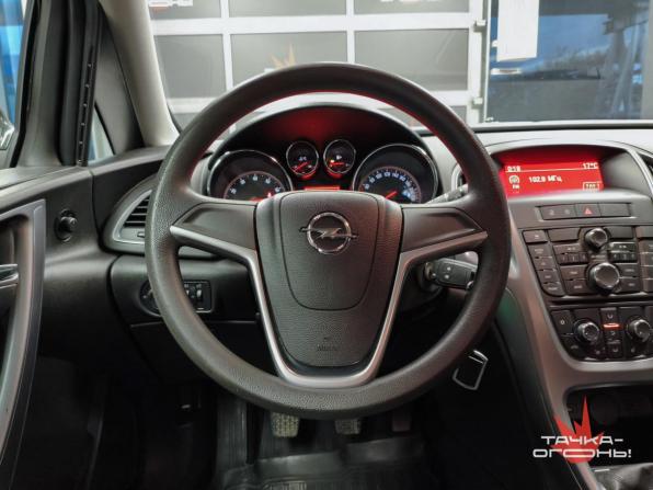 Opel Astra J Рестайлинг с пробегом 2014 года, цена 680 000 рублей, 124000 км, хэтчбек, Автокод Объявления