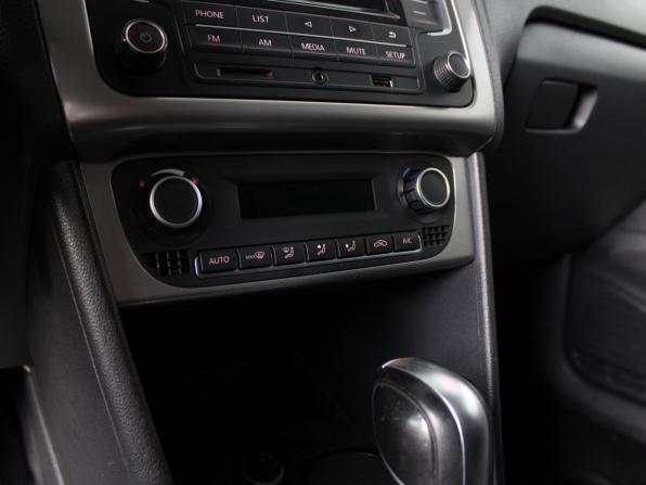 Volkswagen Polo V Рестайлинг с пробегом 2017 года, цена 1 050 000 рублей, 224756 км, седан, Автокод Объявления