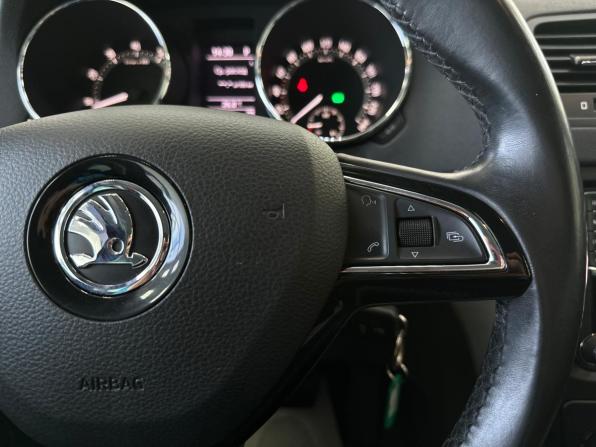 Skoda Yeti I Рестайлинг с пробегом 2017 года, цена 1 540 000 рублей, 115903 км, внедорожник, Автокод Объявления