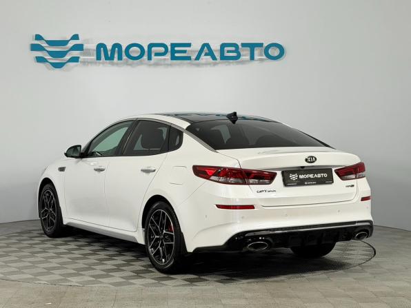 Kia Optima IV Рестайлинг с пробегом 2018 года, цена 2 350 000 рублей, 98066 км, седан, Автокод Объявления