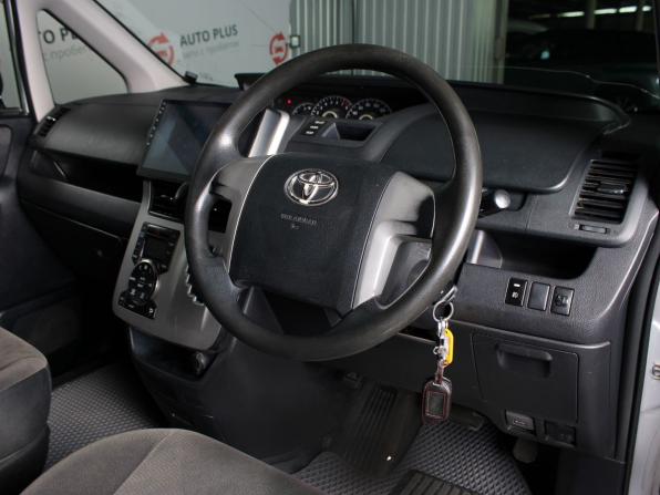 Toyota Noah II (R70) с пробегом 2010 года, цена 1 030 000 рублей, 374500 км, минивэн, Автокод Объявления