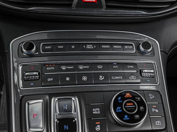 Hyundai Santa Fe IV Рестайлинг с пробегом 2021 года, цена 3 899 000 рублей, 73550 км, внедорожник, Автокод Объявления