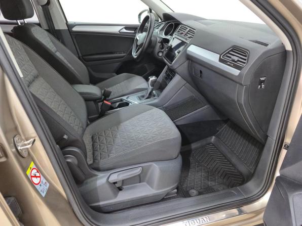 Volkswagen Tiguan II Рестайлинг с пробегом 2021 года, цена 2 795 000 рублей, 46763 км, внедорожник, Автокод Объявления