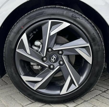 Hyundai Elantra VII (CN7) Рестайлинг с пробегом 2023 года, цена 2 080 000 рублей, 22000 км, седан, Автокод Объявления