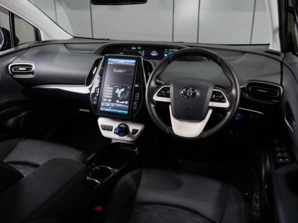 Toyota Prius IV (XW50) с пробегом 2017 года, цена 1 800 000 рублей, 311272 км, лифтбек, Автокод Объявления