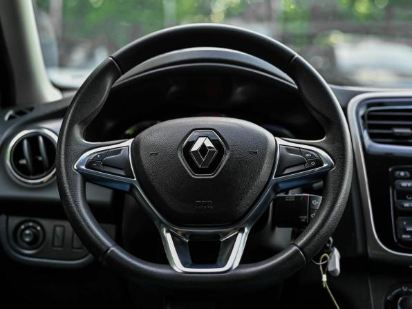 Renault Logan II Рестайлинг с пробегом 2018 года, цена 759 000 рублей, 188158 км, седан, Автокод Объявления