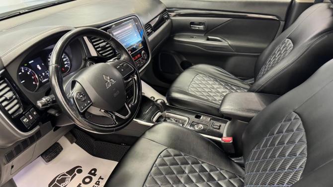 Mitsubishi Outlander III Рестайлинг 2 с пробегом 2018 года, цена 1 635 000 рублей, 216460 км, внедорожник, Автокод Объявления