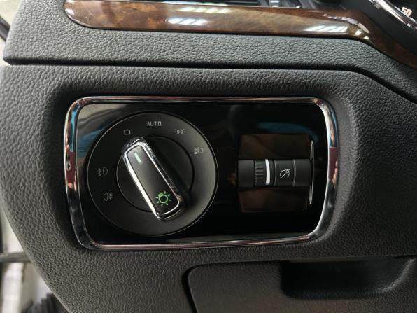 Skoda Superb II Рестайлинг с пробегом 2013 года, цена 1 340 000 рублей, 176470 км, лифтбек, Автокод Объявления