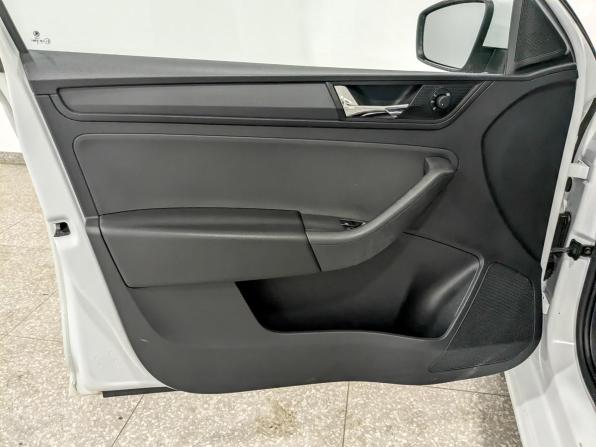 Skoda Rapid I Рестайлинг с пробегом 2019 года, цена 900 000 рублей, 190199 км, лифтбек, Автокод Объявления