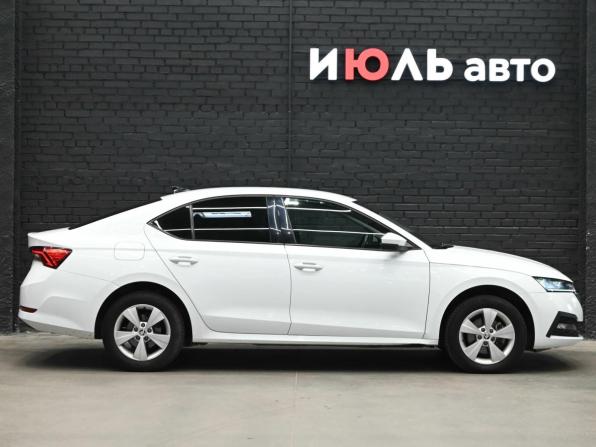 Skoda Octavia IV (A8) с пробегом 2020 года, цена 2 080 000 рублей, 136996 км, лифтбек, Автокод Объявления