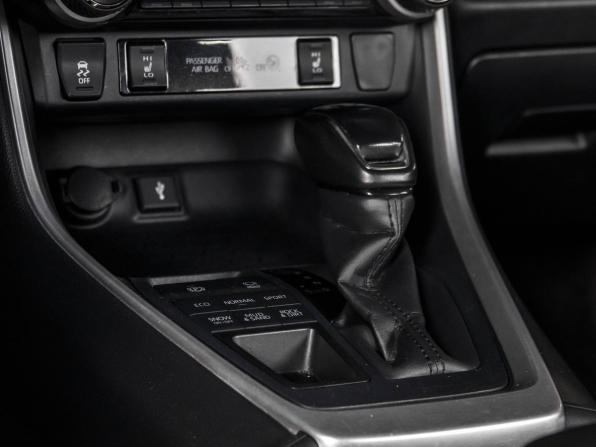 Toyota RAV4 V (XA50) с пробегом 2021 года, цена 3 799 000 рублей, 97159 км, внедорожник, Автокод Объявления