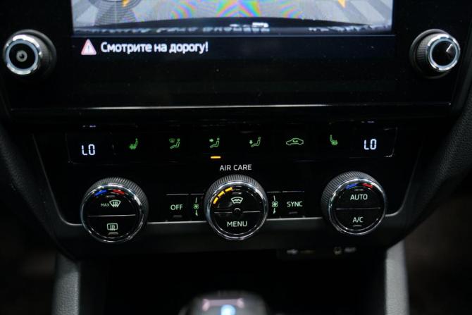 Skoda Octavia III (A7) Рестайлинг с пробегом 2017 года, цена 1 858 000 рублей, 242000 км, лифтбек, Автокод Объявления