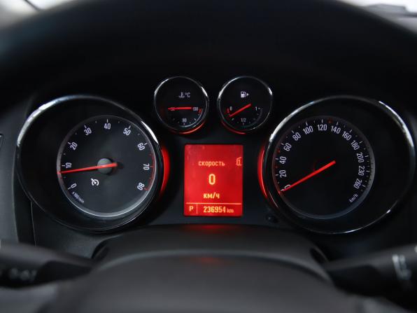 Opel Astra J Рестайлинг с пробегом 2013 года, цена 650 000 рублей, 236954 км, седан, Автокод Объявления