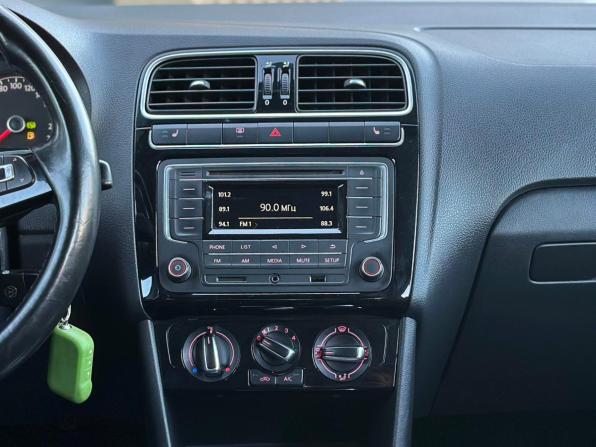 Volkswagen Polo V Рестайлинг с пробегом 2017 года, цена 999 000 рублей, 124446 км, седан, Автокод Объявления