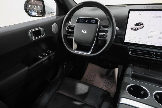 Li Auto (Lixiang) L7 I с пробегом 2023 года, цена 5 929 000 рублей, 39000 км, внедорожник, Автокод Объявления