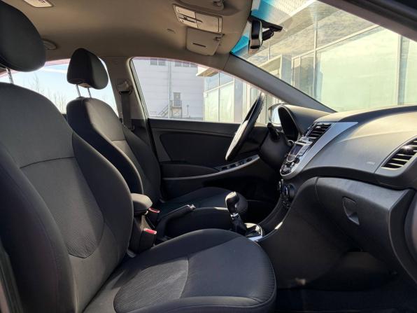 Hyundai Solaris I с пробегом 2013 года, цена 555 000 рублей, 210000 км, седан, Автокод Объявления