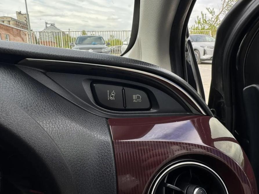 Toyota Vitz III (XP130) Рестайлинг 2 Новосибирск  - изображение 2