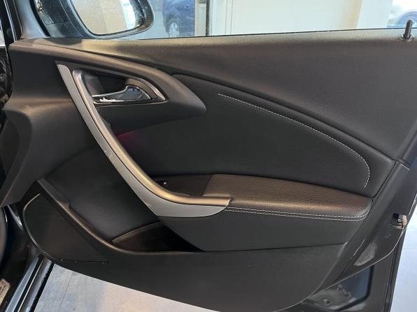 Opel Astra J с пробегом 2011 года, цена 632 000 рублей, 247258 км, хэтчбек, Автокод Объявления
