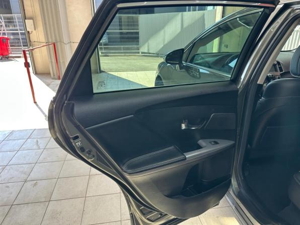 Toyota Venza I Рестайлинг с пробегом 2013 года, цена 2 200 000 рублей, 182000 км, внедорожник, Автокод Объявления