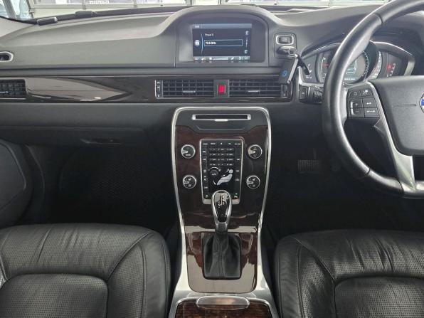 Volvo V70 III Рестайлинг с пробегом 2013 года, цена 1 000 000 рублей, 145115 км, универсал, Автокод Объявления