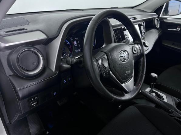 Toyota RAV4 IV (XA40) Рестайлинг с пробегом 2017 года, цена 2 250 000 рублей, 126428 км, внедорожник, Автокод Объявления