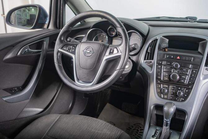 Opel Astra J Рестайлинг с пробегом 2012 года, цена 799 000 рублей, 133000 км, седан, Автокод Объявления