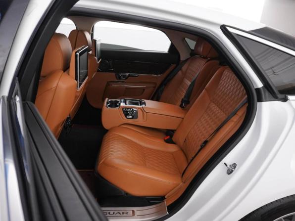 Jaguar XJ IV (X351) Рестайлинг с пробегом 2019 года, цена 3 940 000 рублей, 97620 км, седан, Автокод Объявления