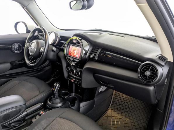 Mini Hatch III (F55/F56) Рестайлинг с пробегом 2021 года, цена 2 290 000 рублей, 54969 км, хэтчбек, Автокод Объявления