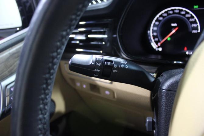 Kia Mohave I Рестайлинг 2 с пробегом 2019 года, цена 4 599 000 рублей, 82150 км, внедорожник, Автокод Объявления