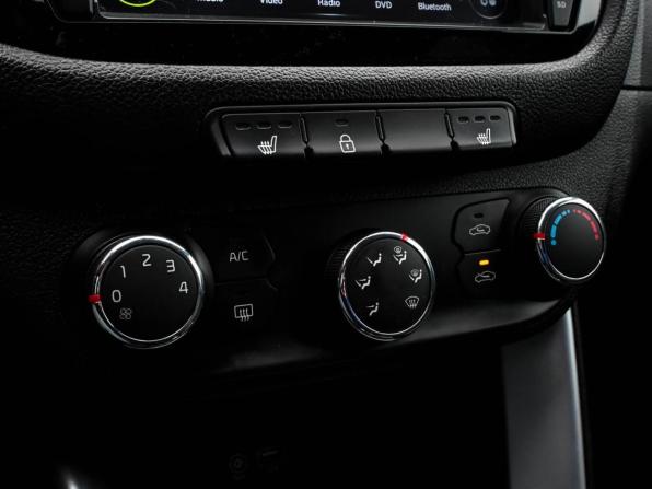 Kia Ceed II Рестайлинг с пробегом 2017 года, цена 1 279 800 рублей, 94206 км, хэтчбек, Автокод Объявления