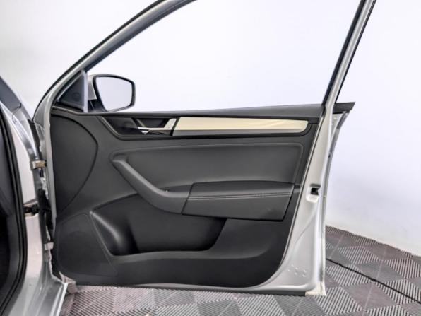 Skoda Rapid I Рестайлинг с пробегом 2019 года, цена 1 130 000 рублей, 172020 км, лифтбек, Автокод Объявления