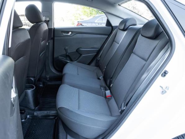 Hyundai Solaris II с пробегом 2018 года, цена 1 295 654 рубля, 65141 км, седан, Автокод Объявления