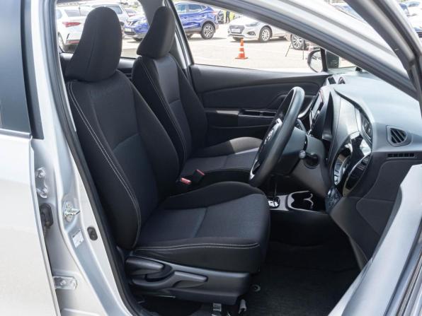 Toyota Vitz III (XP130) Рестайлинг 2 с пробегом 2018 года, цена 990 000 рублей, 98966 км, хэтчбек, Автокод Объявления