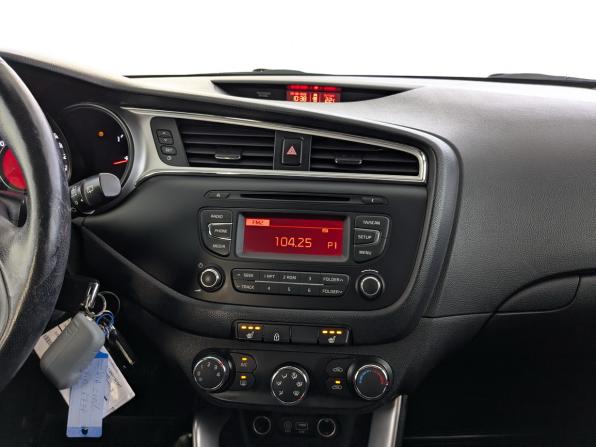 Kia Ceed II Рестайлинг с пробегом 2017 года, цена 1 340 000 рублей, 143061 км, хэтчбек, Автокод Объявления
