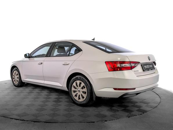 Skoda Superb III с пробегом 2019 года, цена 2 300 000 рублей, 94130 км, лифтбек, Автокод Объявления