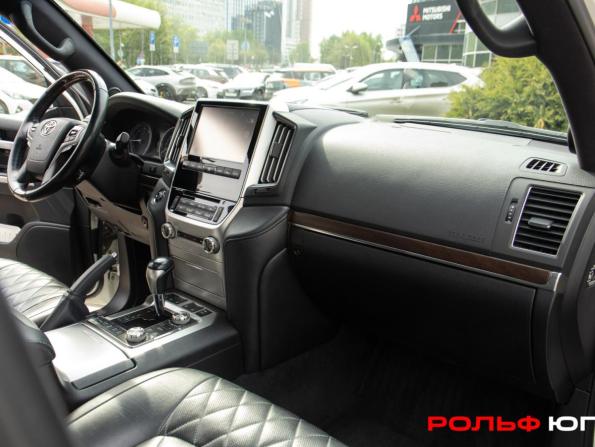 Toyota Land Cruiser 200 Series Рестайлинг 2 с пробегом 2017 года, цена 7 398 000 рублей, 98000 км, внедорожник, Автокод Объявления