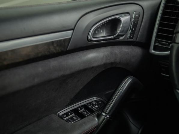 Porsche Cayenne II (958) с пробегом 2013 года, цена 2 150 000 рублей, 271000 км, внедорожник, Автокод Объявления