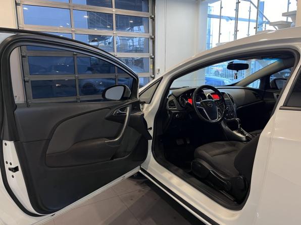 Opel Astra J Рестайлинг с пробегом 2013 года, цена 720 000 рублей, 217706 км, хэтчбек, Автокод Объявления