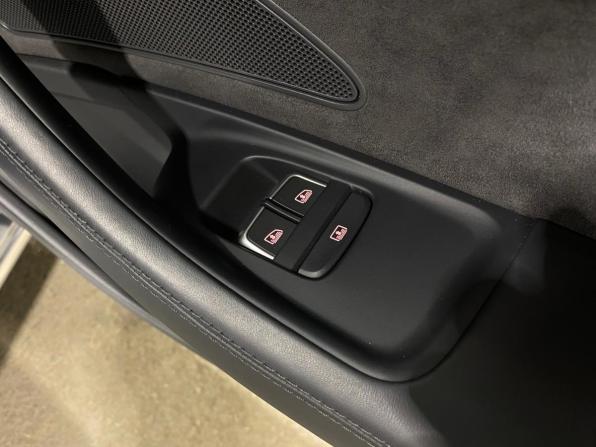 Audi A8 III (D4) Рестайлинг с пробегом 2015 года, цена 2 900 000 рублей, 139957 км, седан, Автокод Объявления