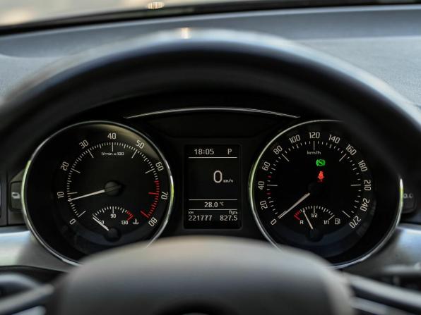 Skoda Superb II Рестайлинг с пробегом 2014 года, цена 1 000 000 рублей, 221774 км, лифтбек, Автокод Объявления