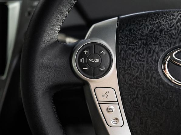 Toyota Prius III Рестайлинг (XW30) с пробегом 2013 года, цена 1 050 500 рублей, 175311 км, лифтбек, Автокод Объявления