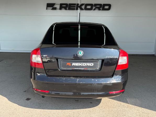 Skoda Octavia II (A5) Рестайлинг с пробегом 2011 года, цена 889 000 рублей, 271516 км, лифтбек, Автокод Объявления