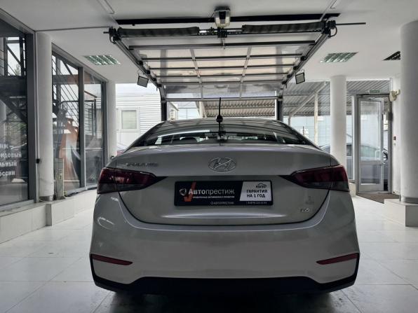 Hyundai Solaris II с пробегом 2018 года, цена 1 400 000 рублей, 60300 км, седан, Автокод Объявления