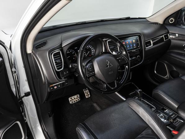 Mitsubishi Outlander III Рестайлинг 2 с пробегом 2017 года, цена 1 879 000 рублей, 267341 км, внедорожник, Автокод Объявления