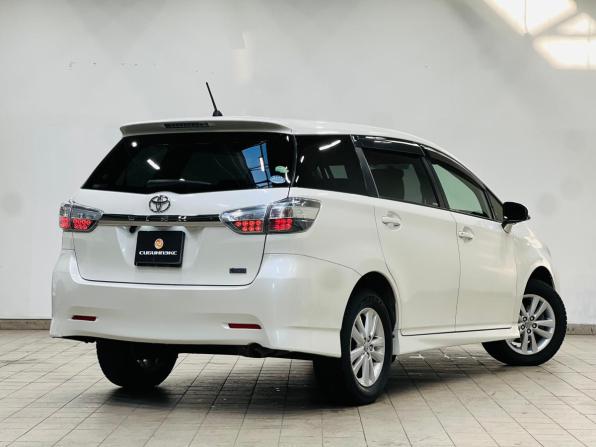 Toyota Wish II Рестайлинг с пробегом 2013 года, цена 1 399 000 рублей, 139962 км, минивэн, Автокод Объявления