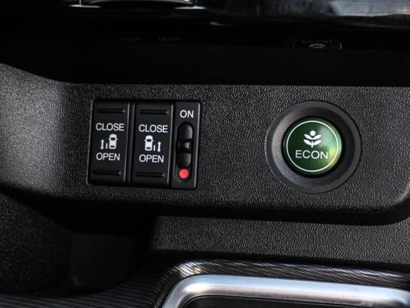 Honda Stepwgn V Рестайлинг с пробегом 2019 года, цена 2 739 000 рублей, 67217 км, минивэн, Автокод Объявления